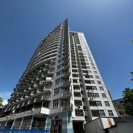 Nukri'S Apartment Batumi Exterior photo