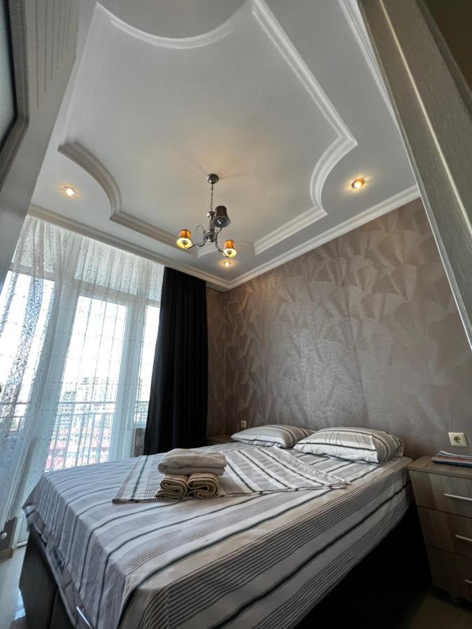 Nukri'S Apartment Batumi Exterior photo